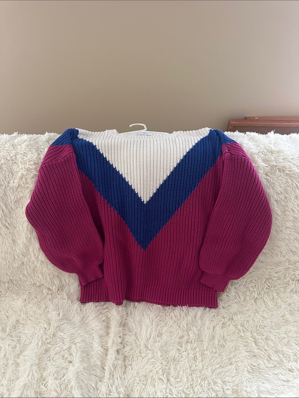 Time and Tru Colorblock V-Neck Chevron Sweater in Fuchsia, Blue & White